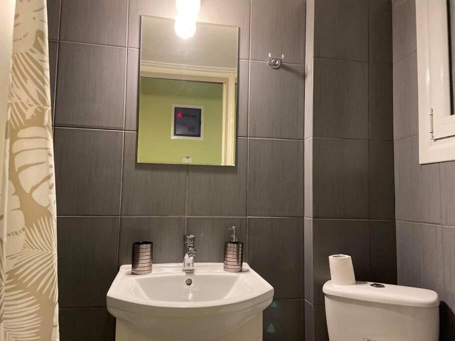 Cozy Apartment In The Heart Of Athena Bagian luar foto